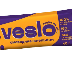 Енергетичний батончик зі смаком смородини та апельсина.